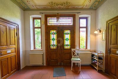 CHARM, SPACE AND POSSIBILITIES – 1755788558_d913c8.jpg