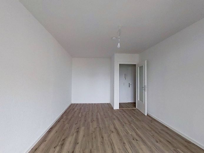 Herbstferien für Ihre Geldbörse - Wir erlassen Ihre erste Kaltmiete: Gut geschnittenes Single-Apartment mit BALKON – Ansicht II: Wohn- und Schlafb…