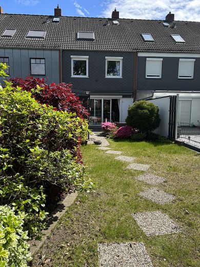 Commission-free terraced house living area 150sqm plot 230sqm Kattenesch – Garten
