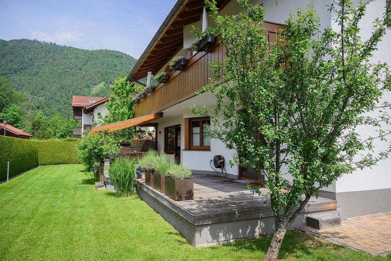 Teils überdachte Terrasse 