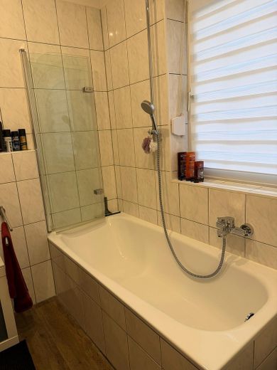2 ZKB im modernisierten Altbau, Balkon – Bad 1
