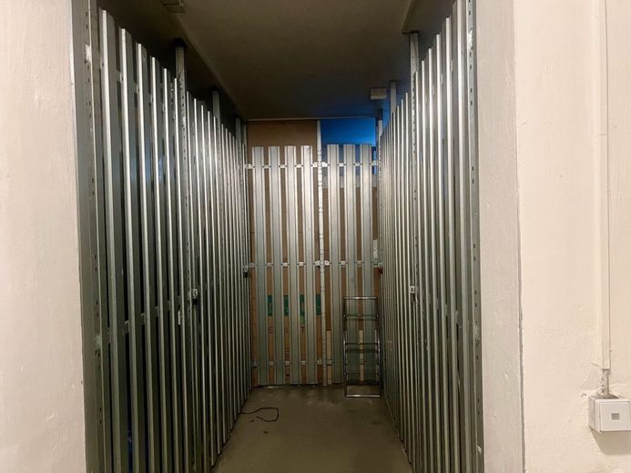VERMIETETE 2-RAUMWOHNUNG MIT TERRASSE IN GEPFLEGTER WOHNPARKANLAGE – Keller