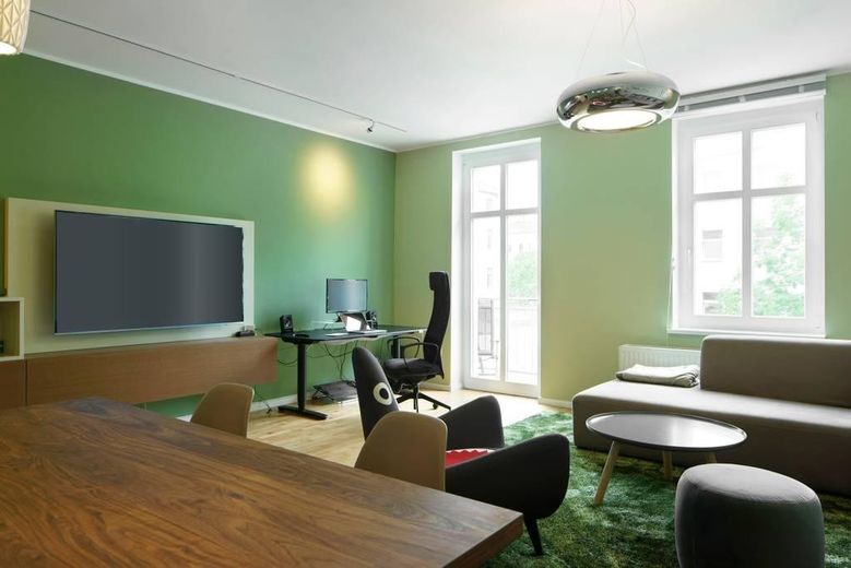شقة من 3 غرف مع شرفة في برلين-برنتسلاور بيرغ – Wohnzimmer 2 mit Balkonzugang