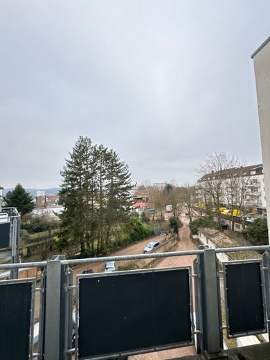 Helle renovierte 4-ZKB Wohnung mit Balkon in verkehrsgünstiger Lage – Balkon