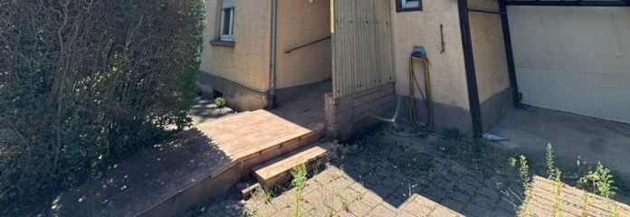 Bitte aufwecken - Doppelhaushälfte im Dornröschenschlaf zum Sanieren