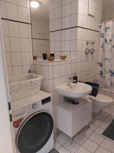 Gemütliche und voll möblierte Apartment-Whg in guter Wohnlage nahe Wienburgpark – Bad