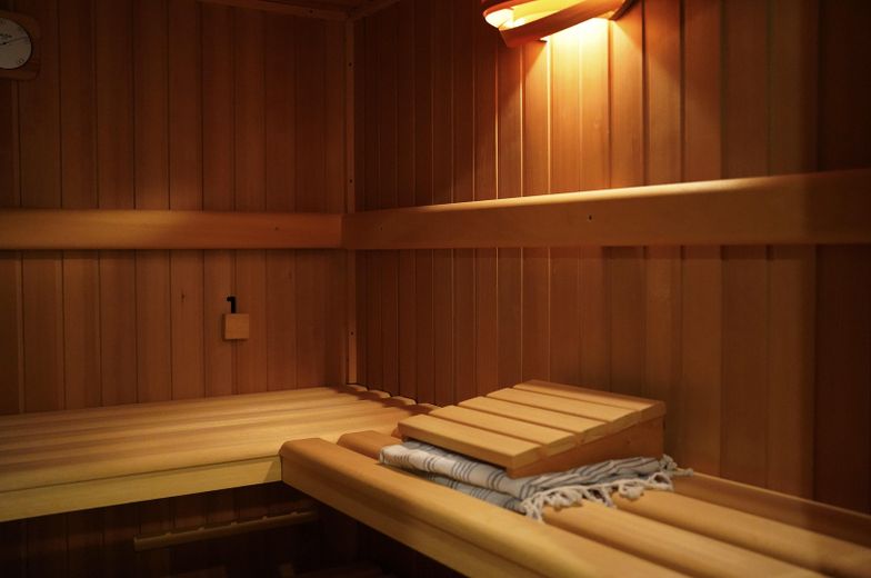Ein Zuhause, das mehr kann. Stilvoll, großzügig und vielseitig. – Keller Sauna