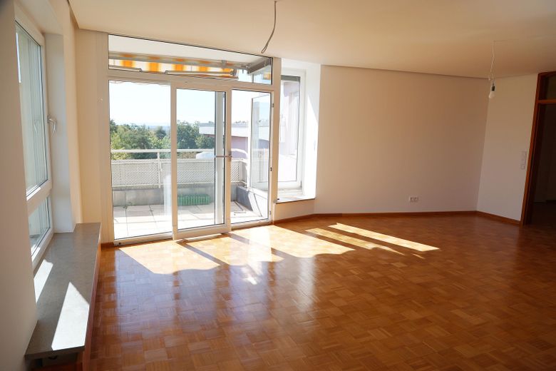 Wunderschöne 2,5-Zimmer Whg mit Panoramablick, Balkon + Tiefgarage – Foto 1