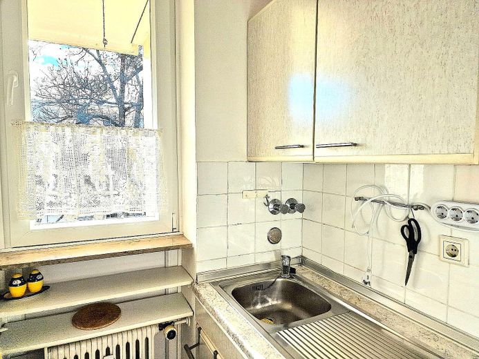 Möblierte, helle 1-Zimmer-Wohnung mit Südloggia in absolut ruhiger und dennoch zentraler Lage! – Foto 7