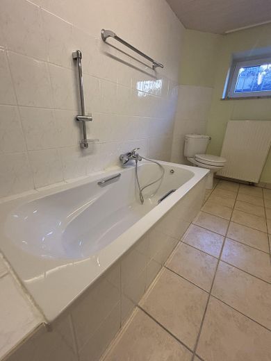 Einfamilienhaus auf großem Grundstück – Vollbad Souterrain