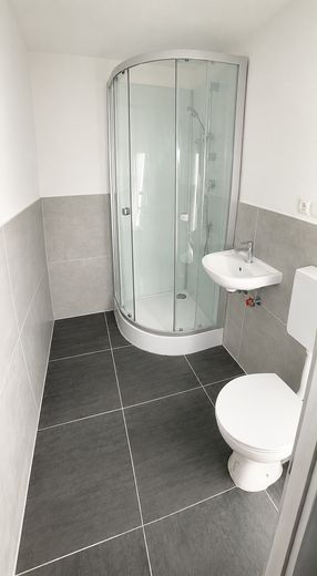 Helle 1-Zimmer-Wohnung frisch renoviert in Bernau bei Berlin – Bad
