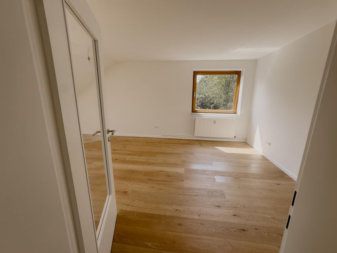 Sofort bezugsfrei nach Renovierung | Findorff | Garage | provisionsfrei | nahe Bürgerpark – Wohnzimmer