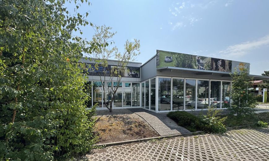 Werkstatt Ausstellung Lager mit exklusivem Betriebsleiter Wohnhaus – Nordansicht