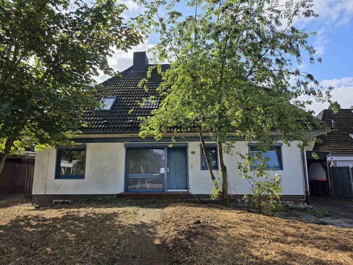 !Provisionsfrei! Sanierungsbedürftiges Einfamilienhaus! – Ansicht vorne I