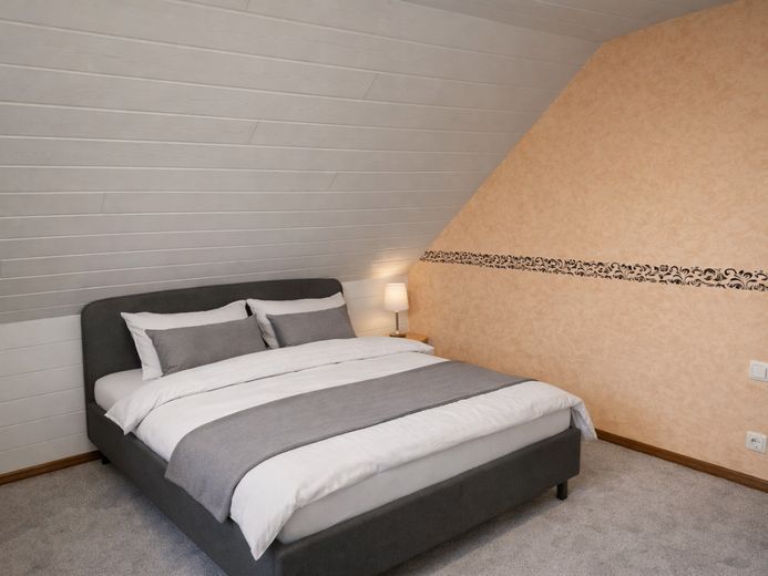 Einfamilienhaus mit ca. 325 m² Wohn- und Nutzfläche in ruhiger Wohnlage von Trittau – DG Schlafzimmer