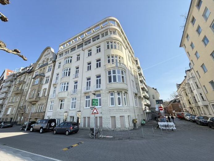 REPRÄSENTATIVES DOMIZIL mit RHEINBLICK – MÖBLIERTES BÜROJUWEL an der PROMENADE von DÜSSELDORF! – Foto 1