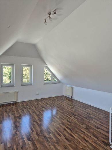 ideal für Paare: 3-Zimmer-Maisonette-Wohnung in Wuppertal – Empore