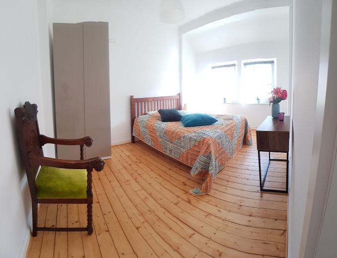 ERSTBEZUG: VOLLMÖBLIERTE 3-RAUM- GRÜNDERZEIT-SMARTHOMES IN CITY- BESTLAGE – WE 5: Schlafzimmer