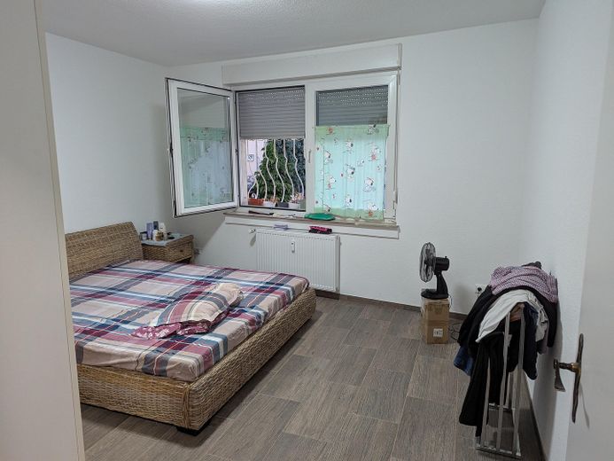 Renovierte und möblierte Wohnung in Top-Lage – Schalfzimmer 1