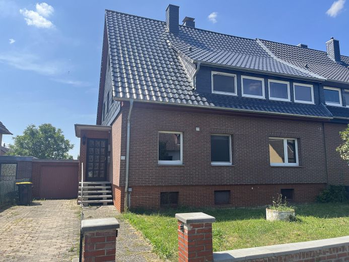 Einfamilienhaus ( DHH ) in 31174 Schellerten- ohne Provision - – Foto 1
