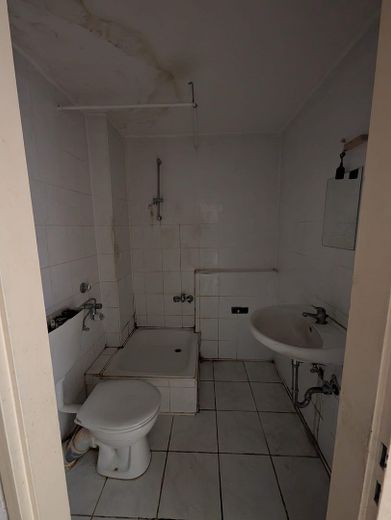 Provisionsfreie 1-Zimmer Wohnung mit TOP Anbindung - Renditestark! – Bad aktuell 