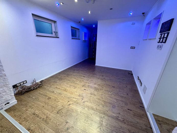 Piso split-level de alta calidad con carácter de casa en una ubicación privilegiada de Junkersdorf – Hobbyraum/Gast UG
