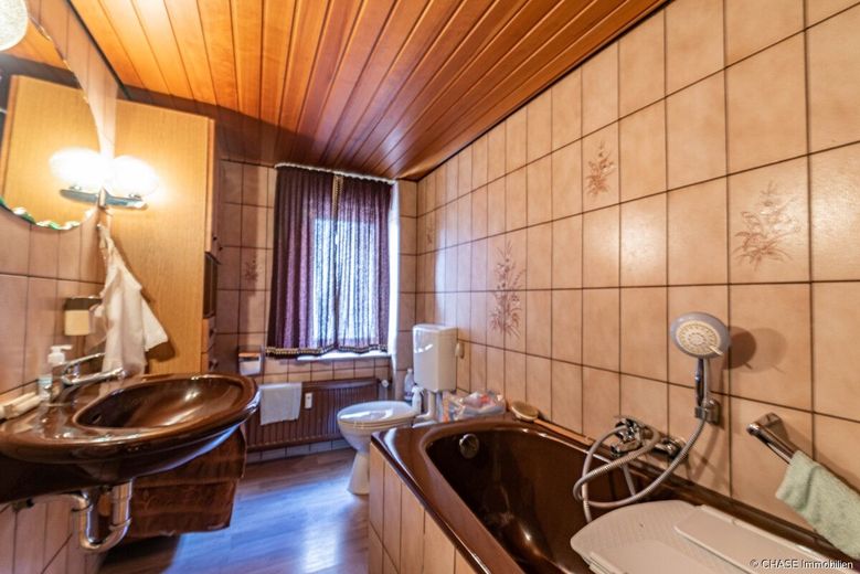 Renditestarkes Mehrfamilienhaus in Blomberg mit TOP-Faktor - zentral, solide und vollvermietet! – OG Links - Badezimmer