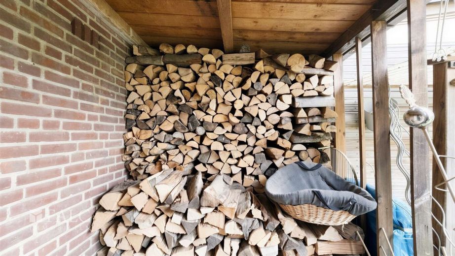 Ein Platz für die Familie - Gepflegtes Reihenendhaus mit Garten und ausbaufähigem Dachgeschoss – Holzlager