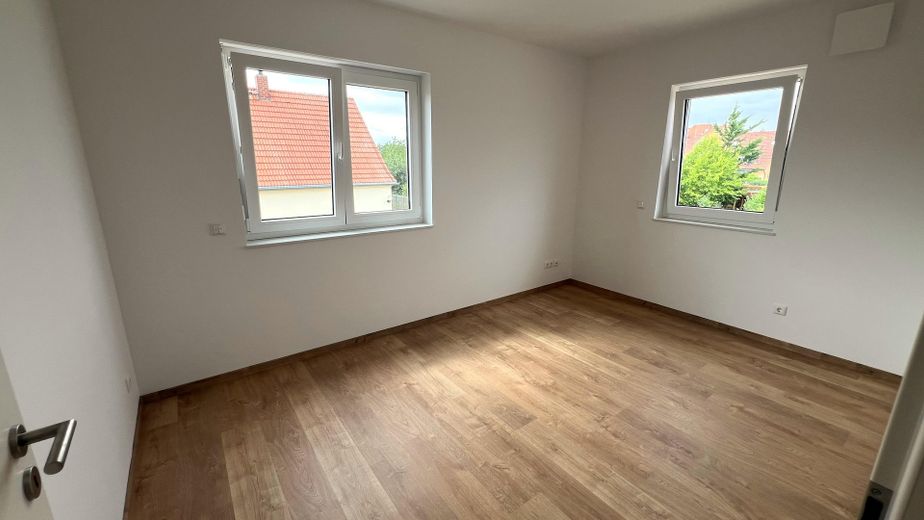 Ruhe mit Blick über Felder: Exklusives wohngesundes Plusenergie-Doppelhaus, S-Bahn fußläufig – Zimmer 3 OG