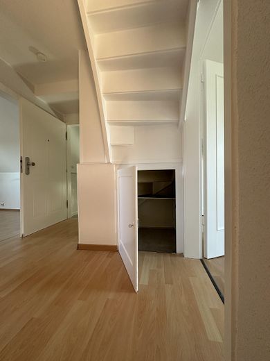 VICINO AL CENTRO! Appartamento mansardato, unità condominiale in edificio plurifamiliare ristrutturato – Treppe zum Spitzboden