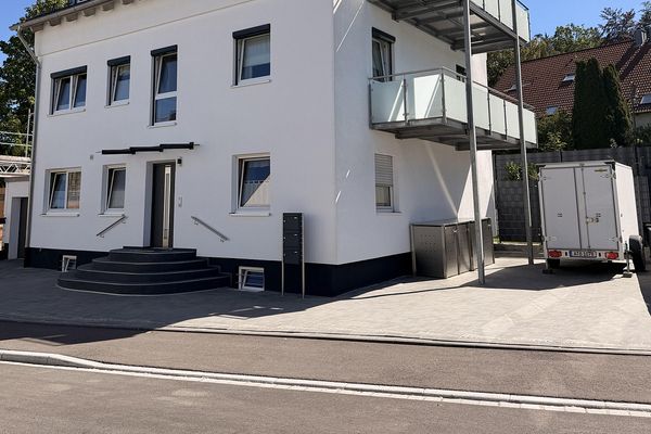 Mehrfamilienhaus mit 3 Wohneinheiten in Aystetten – Eigennutzung oder Vermietungsmöglichkeiten