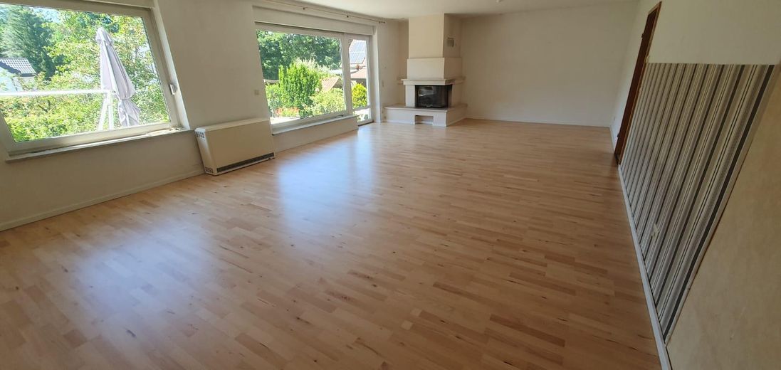 Reihenendhaus mit Blick auf den Dagowsee - nahe Großer Stechlinsee – Wohnzimmer mit Parkettboden