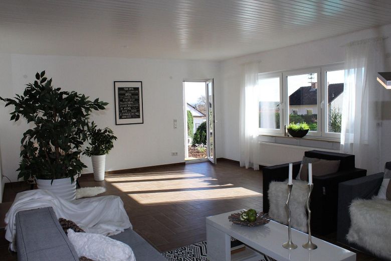 Ausgefallenes 2-Fam. Architektenhaus mit Pool,Energieausw. D, Runkel OT,provisionsfrei zu verkaufen – Haus 8 A Wohnzimmer 