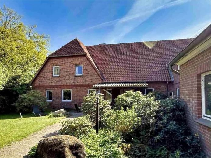 Wohn- und Geschäftshaus mit vielseitigen Nutzungsmöglichkeiten und attraktivem Entwicklungspotenzial – Foto 1
