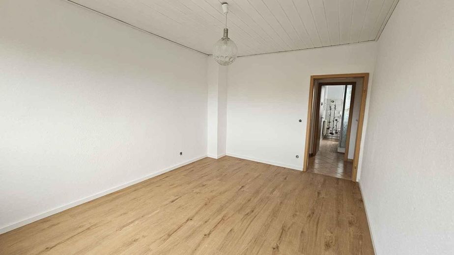 Appartamento di 3 locali appena ristrutturato con cucina attrezzata – idoneo al Wohngeld, libero dal 01.09. – Schlafzimmer 3