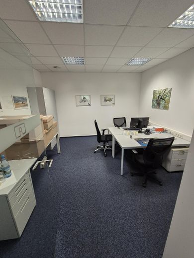 Halle sowie Büro- und Verwaltungsgebäude in Waltershausen – Foto 13