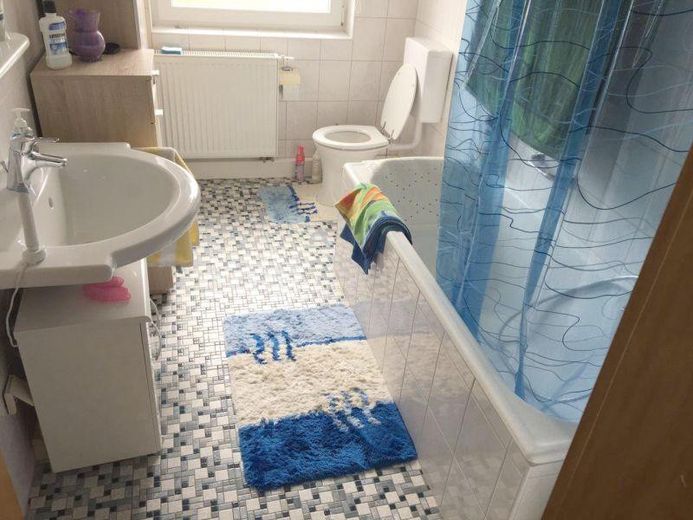 Sehr schöne, helle  2 Zi - Whg mit Einbauküche, Süd-Balkon und Autostellplatz in Augsburg - Pfersee – Foto 4