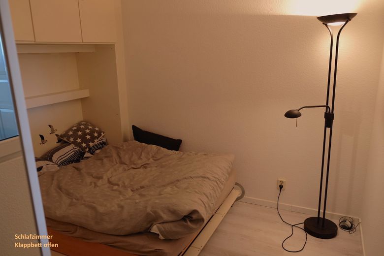 Möbl. 1,5-Zi.Whng m. tollem Elbblick, zentr. HH-Altona, all-in: Heizung/Strom/Wasser/Tel/WLAN... – Schlafzimmer