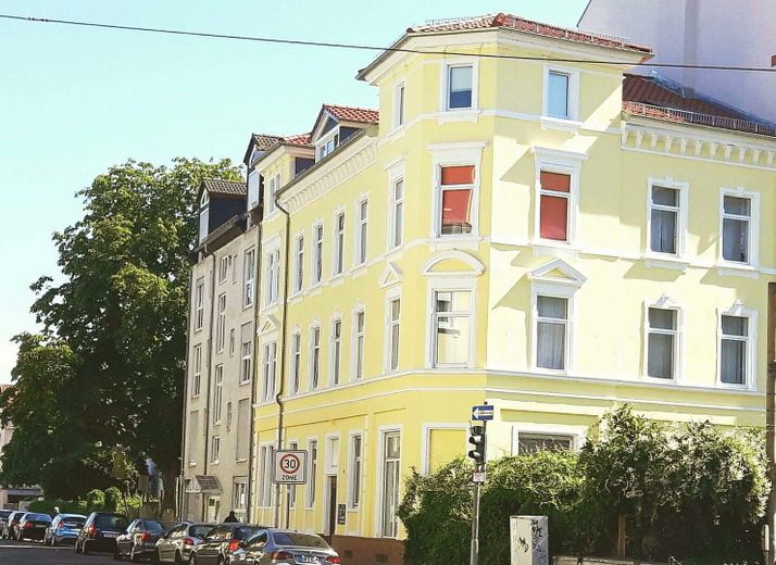MFH mit 8 Wohnungen, hohe Rendite 8%, saniert und gut vermietet in zentraler Lage – Foto 1