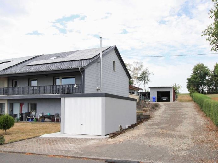 Großzügiges Mehrgenerationenhaus mit Einliegerwohnung und weitläufigem Grundstück in Steinborn – Foto 1