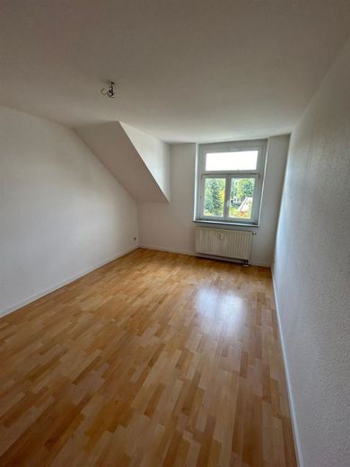 Gemütliche und vermietete DG 2-Zimmer mit Laminat und EBK in guter Lage – PHOTO-2024-07-09-15-19-57_1