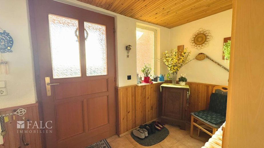***Einfamilienhaus in ruhiger Lage auf großem Grundstück - viel Raum für Ihre Ideen*** – Eingang