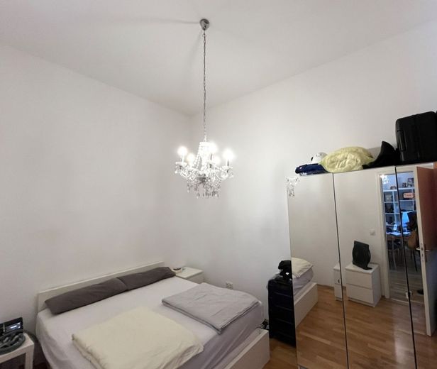 Wiesbaden: Perfekte 2 Zi-Kapitalanlage! Herrschaftliches Wohnen i. d. Kaiser-Friedrich-Residenz! – Schlafzimmer