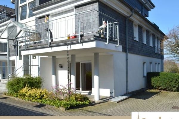 Großzügige helle 2 Zimmer mit 2 Balkonen in guter Lage Nähe Barmer Anlagen/Toelleturm!