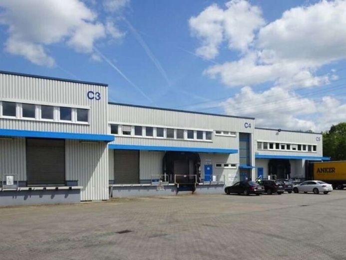 981 m² Lagerfläche ( Rampe + ebenerdig ) + 120 m² Bürofläche – Foto 1