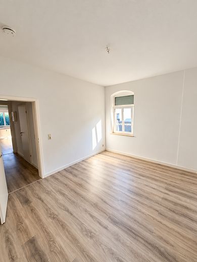 Helle 2-Zimmer-Altbauwohnung mit modernem Bad – Wanne & Dusche – Schlafzimmer