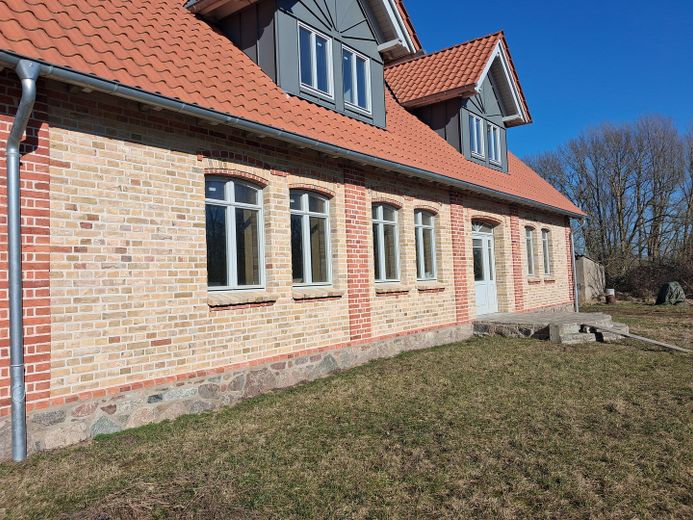 Außergewöhnliches Wohnhaus in freier Natur – Südseite