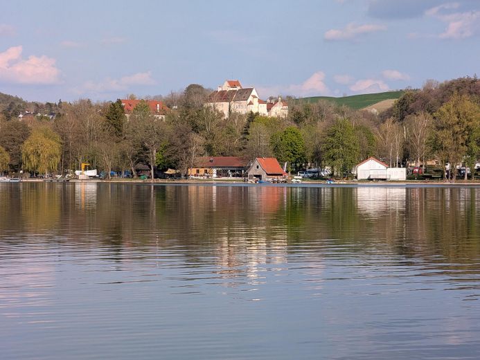 Beste Lage, Pilsensee, großes, gepflegtes Einfamilien-RMH, 141 m² Wfl., inkl. 2 Carports, Bj. 1998 – in  7 Min. zum 'Strandbad