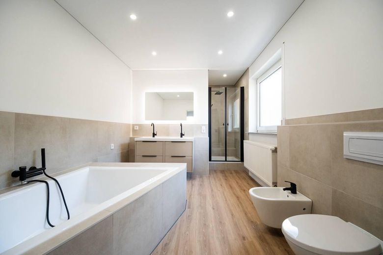 Modernisiertes Zweifamilienhaus mit Einliegerwohnung, neuer Gasheizung & PV Anlage – Foto 24