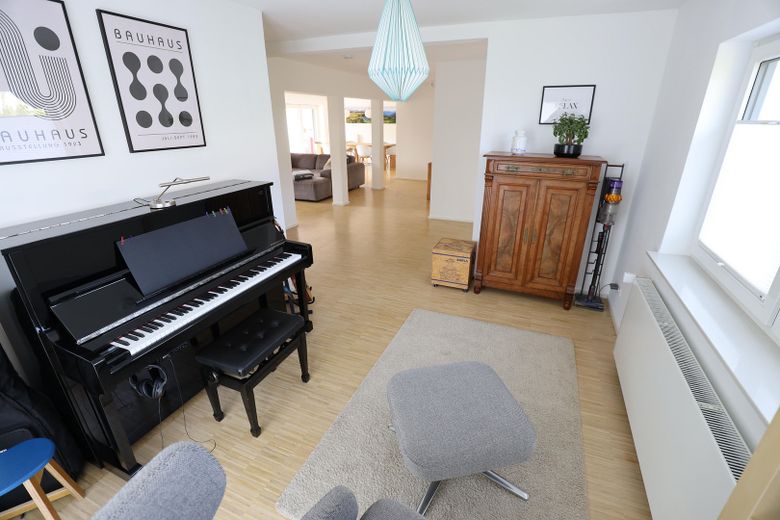 Hochwertiges, modernes Einfamilienhaus | Großer Garten | Sanierung 2014 | Klimaanlage | PV-Anlage – Lounge-Ecke 2